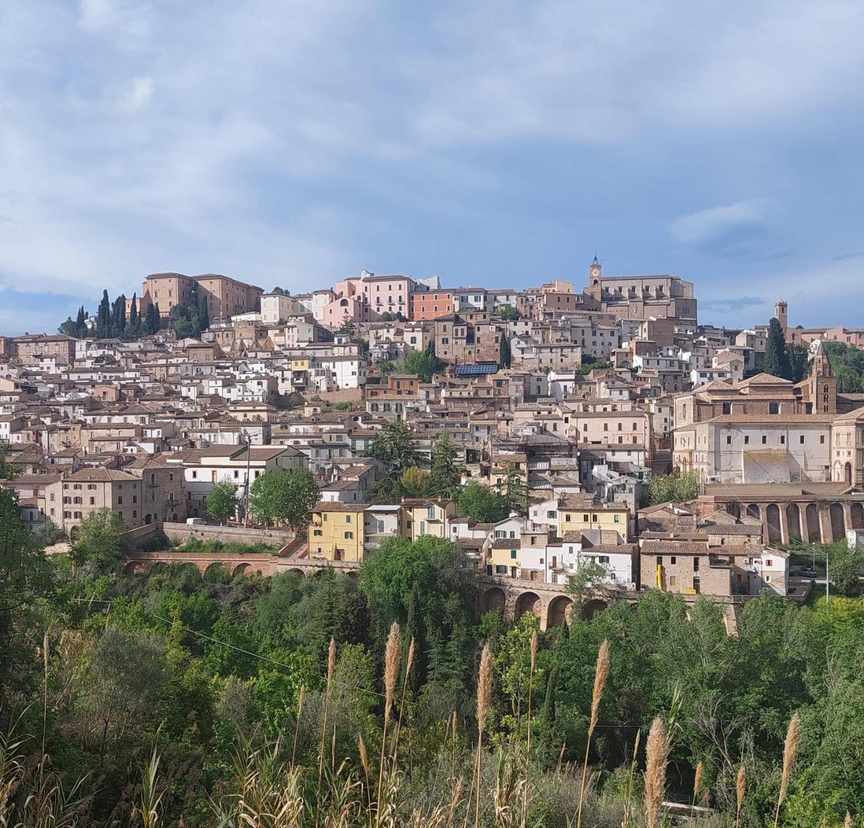 Le Stagioni Pension Loreto Aprutino Buitenkant foto